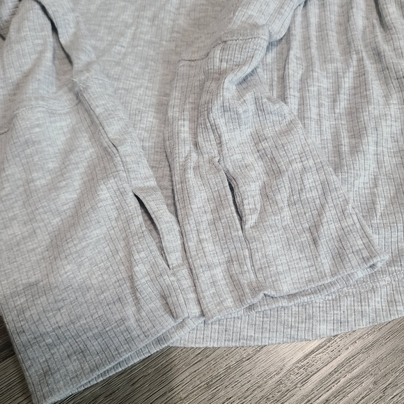 Offline By Aerie Grey Long Sleeve Top Size L - Picture 2 of 5